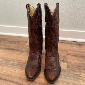 Brown leather cowboy boots size 6
